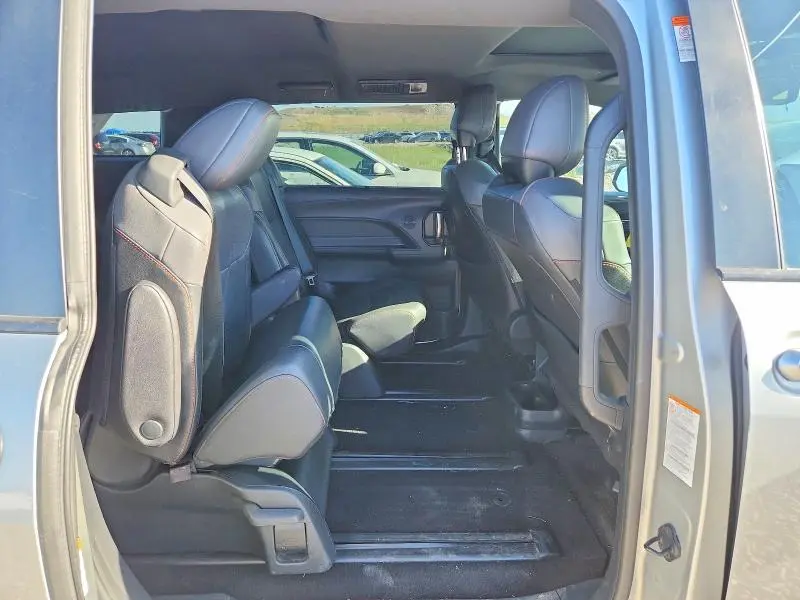 2021 TOYOTA SIENNA XSE  