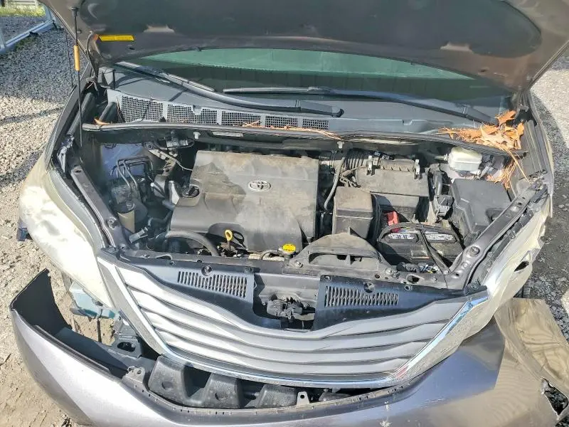 2013 TOYOTA SIENNA XLE 8-PASSENGER  