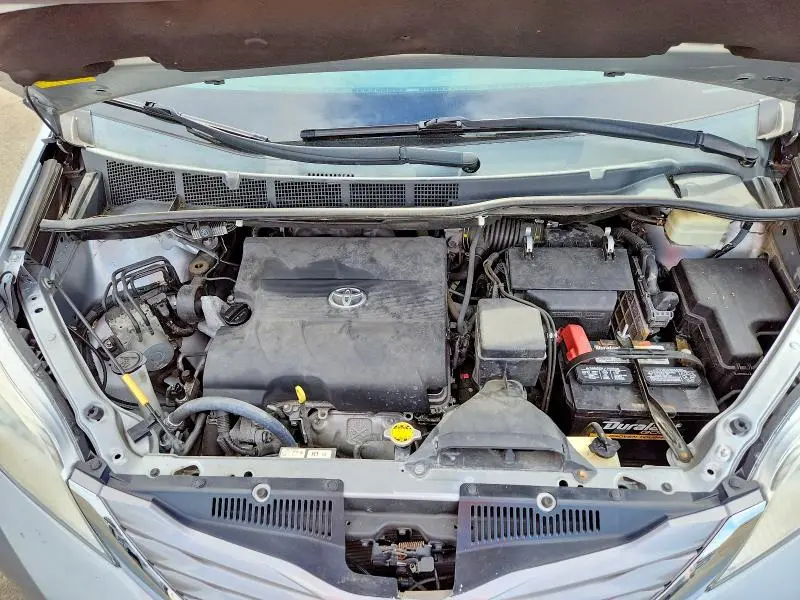 2015 TOYOTA SIENNA XLE 8-PASSENGER  