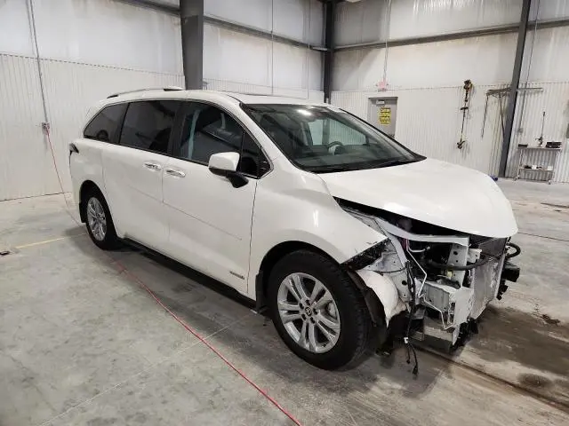 2021 TOYOTA SIENNA LIMITED  