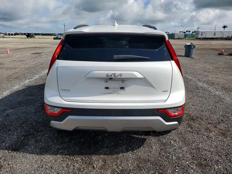 2023 KIA NIRO LX  