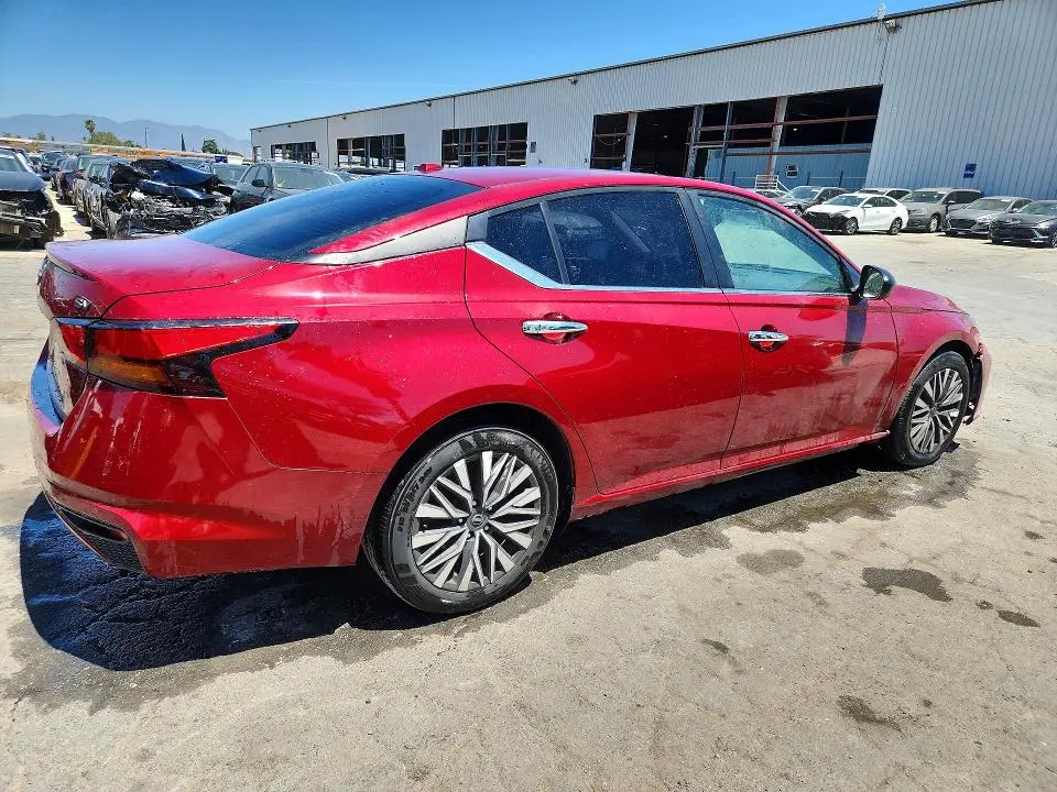 2024 NISSAN ALTIMA SV  