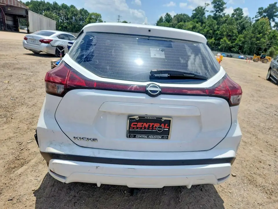 2024 NISSAN KICKS S  