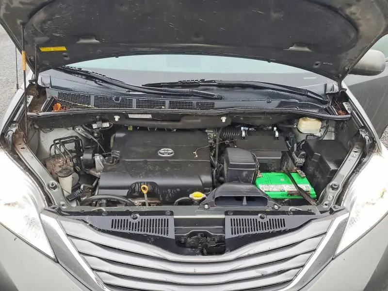 2013 TOYOTA SIENNA XLE  