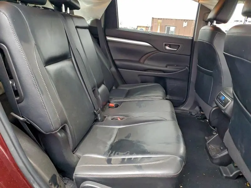 2019 TOYOTA HIGHLANDER SE  