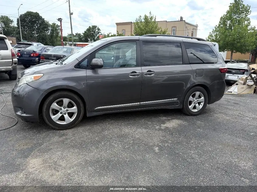 2017 TOYOTA SIENNA LE 8 PASSENGER