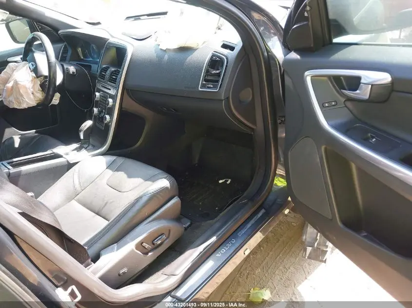 2015 VOLVO XC60 T5 PLATINUM