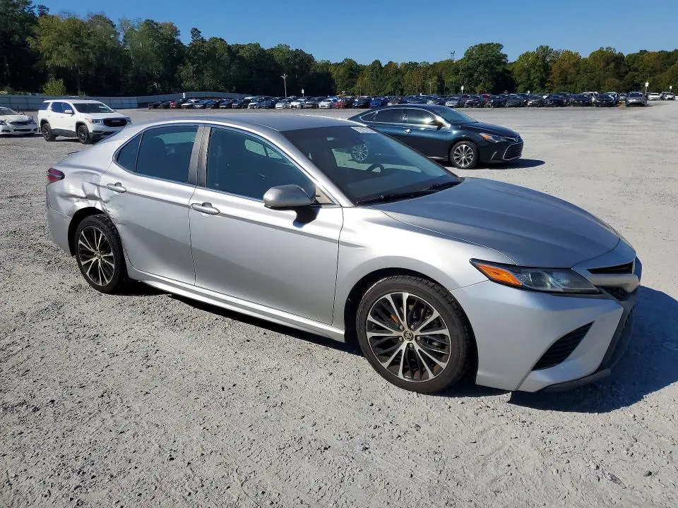 2018 TOYOTA CAMRY SE  
