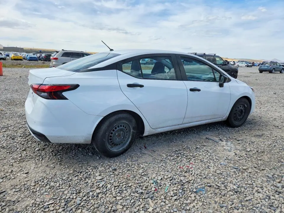 2022 NISSAN VERSA S  