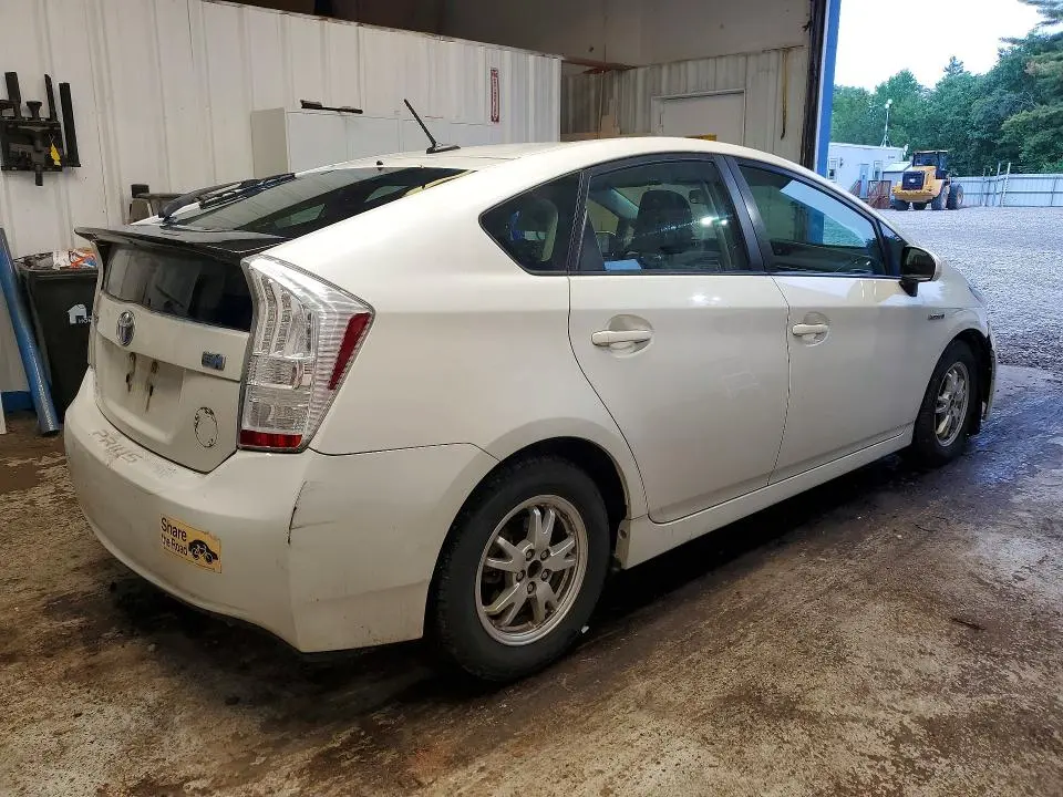 2010 TOYOTA PRIUS III  
