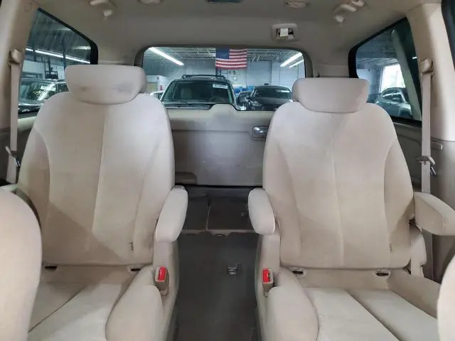 2010 KIA SEDONA LX  