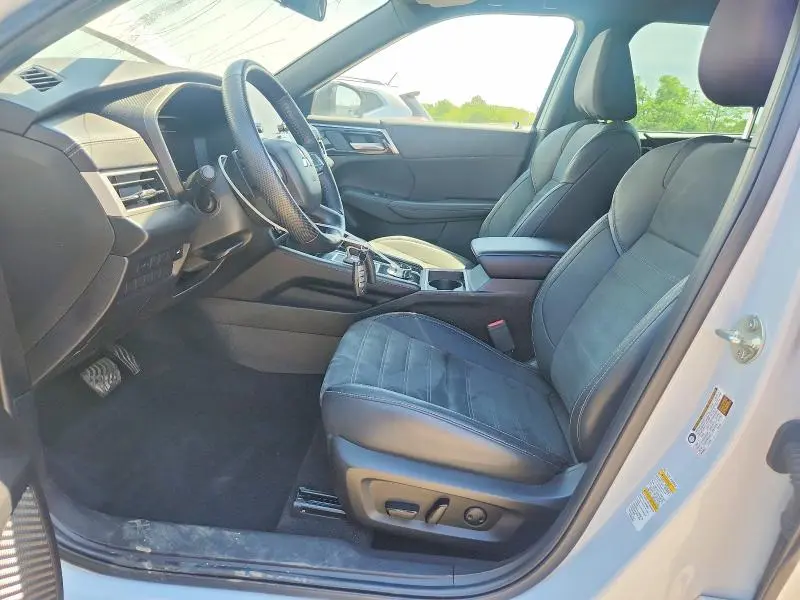 2023 MITSUBISHI OUTLANDER SE  