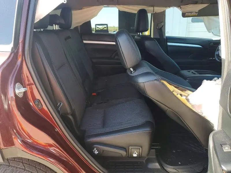 2017 TOYOTA HIGHLANDER LE PLUS  