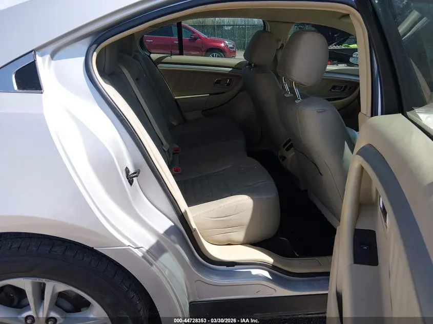 2018 FORD TAURUS SE