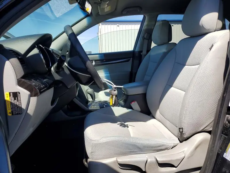 2013 KIA SORENTO LX  