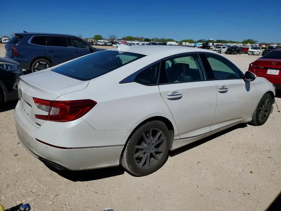 2018 HONDA ACCORD TOURING  