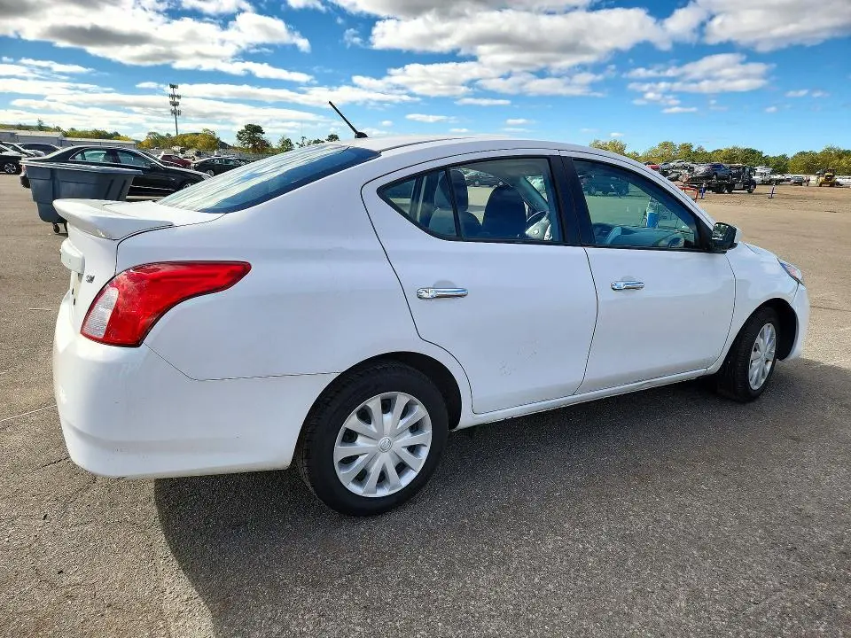 2019 NISSAN VERSA SV  