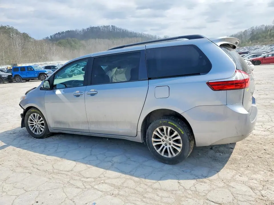 2017 TOYOTA SIENNA XLE 8-PASSENGER  