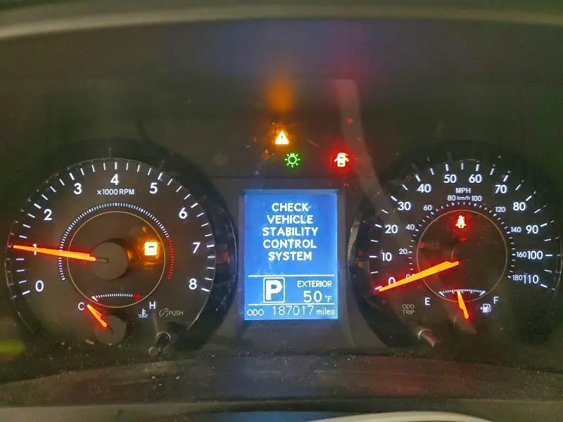 2016 TOYOTA SIENNA LE  