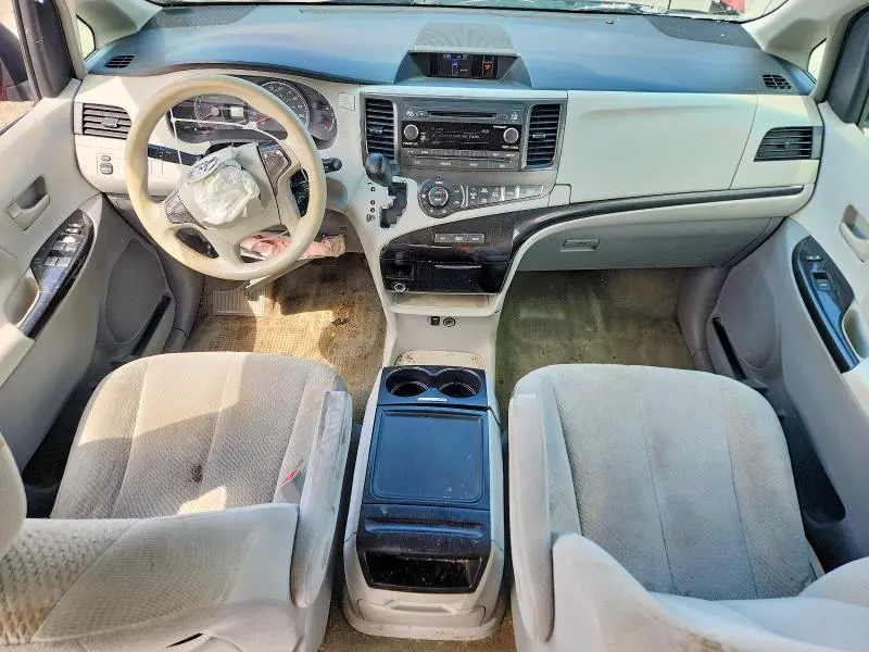 2014 TOYOTA SIENNA LE  