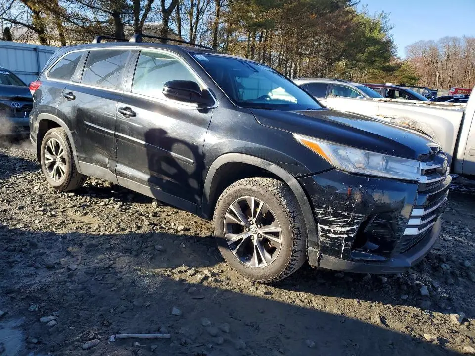 2019 TOYOTA HIGHLANDER LE  