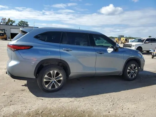 2022 TOYOTA HIGHLANDER XLE  