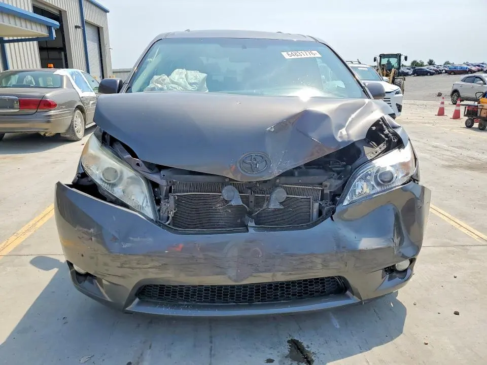 2015 TOYOTA SIENNA XLE 8-PASSENGER  