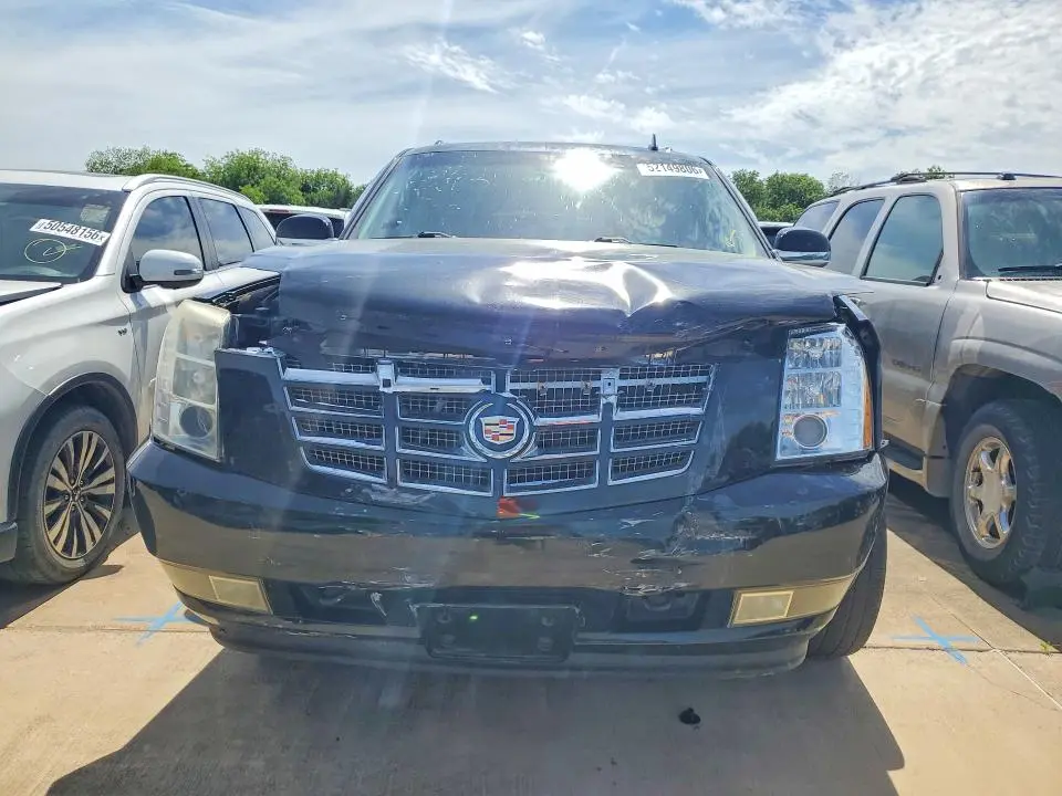 2011 CADILLAC ESCALADE ESV LUXURY  