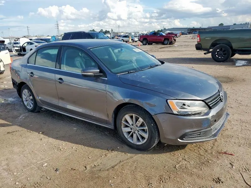 2013 VOLKSWAGEN JETTA SE  