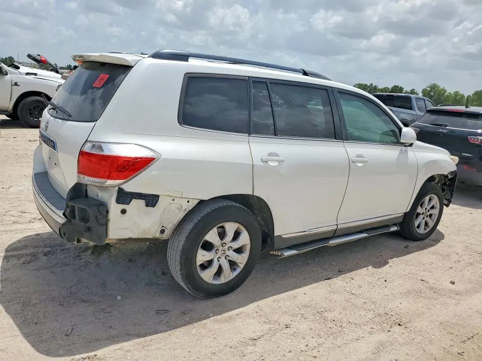 2012 TOYOTA HIGHLANDER SE  