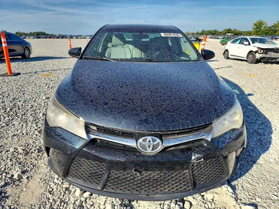 2016 TOYOTA CAMRY SE  