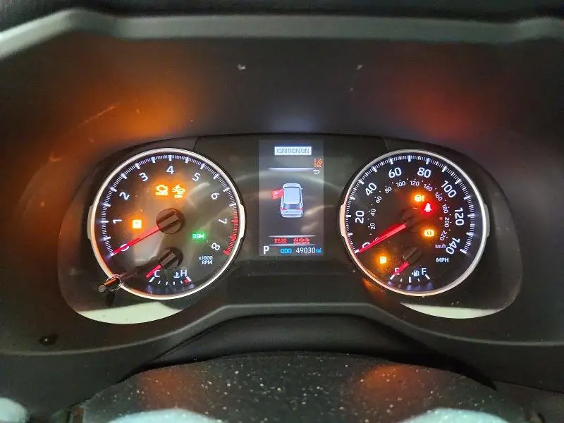 2021 TOYOTA RAV4 XLE  