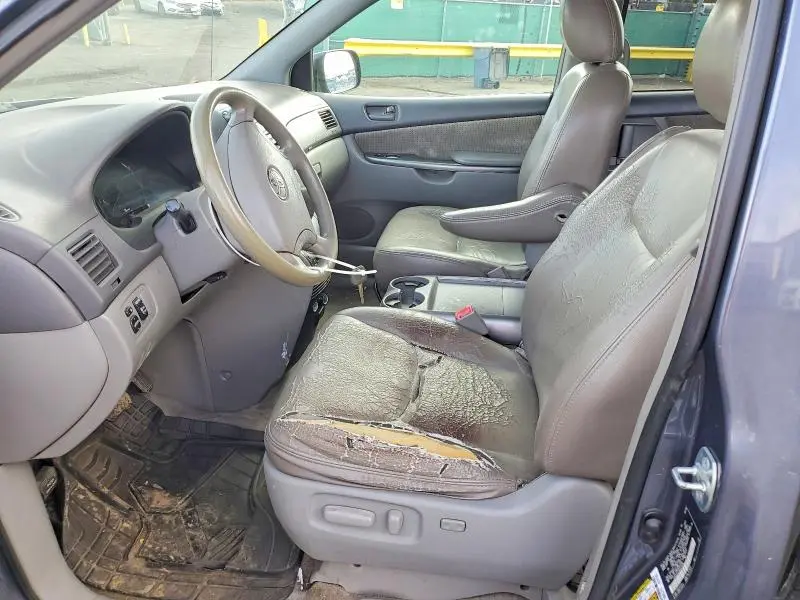 2010 TOYOTA SIENNA   