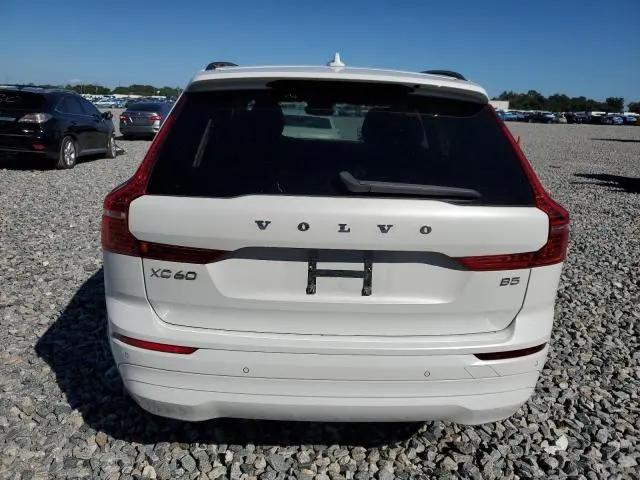 2022 VOLVO XC60 B5 MOMENTUM  