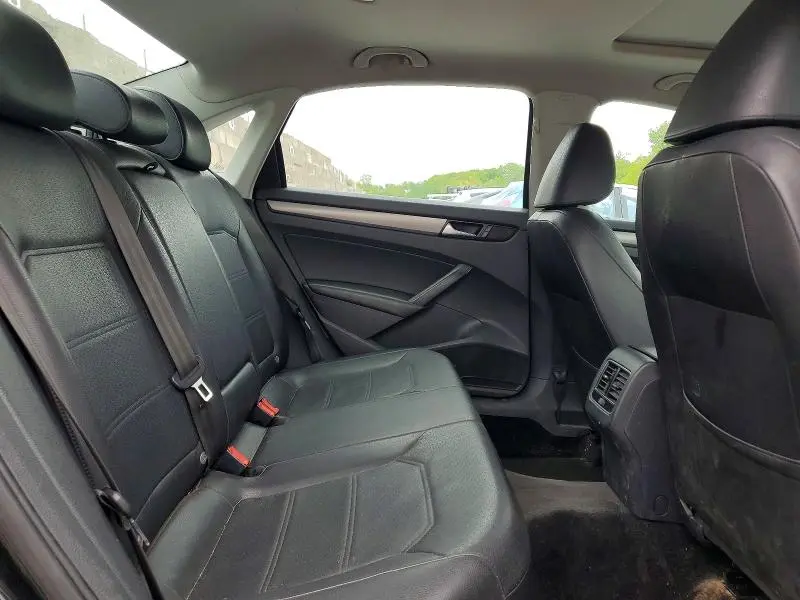 2015 VOLKSWAGEN PASSAT SE  