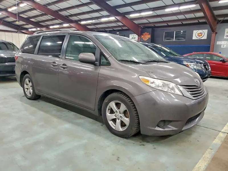 2015 TOYOTA SIENNA LE  