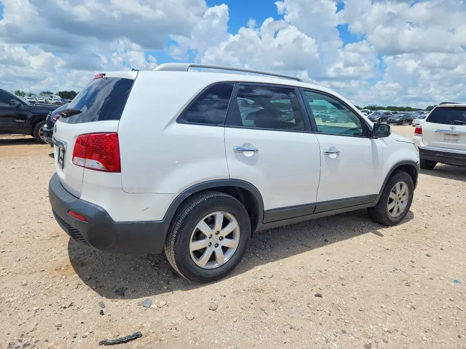 2011 KIA SORENTO LX  