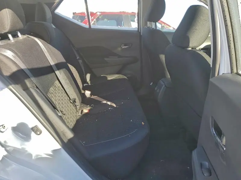 2022 NISSAN KICKS SV  