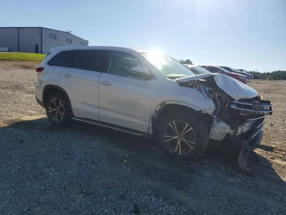 2017 TOYOTA HIGHLANDER LE  