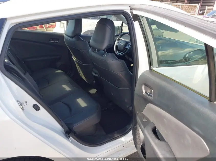 2022 TOYOTA PRIUS XLE