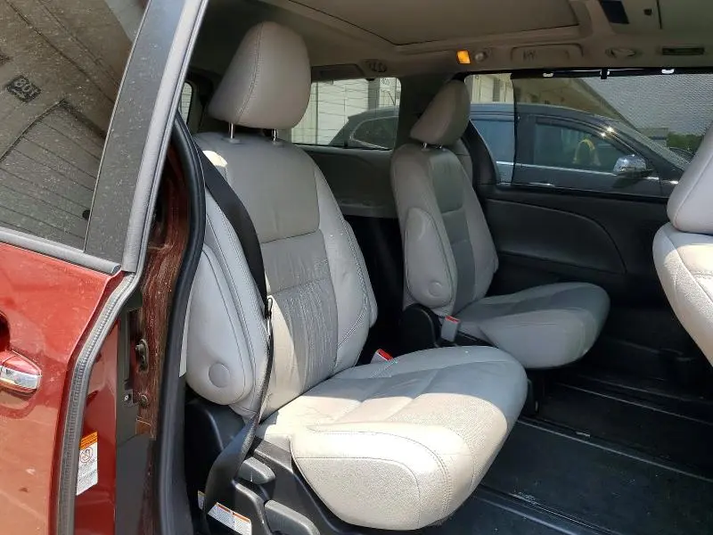 2016 TOYOTA SIENNA LIMITED PREMIUM 7-PASSENGER  