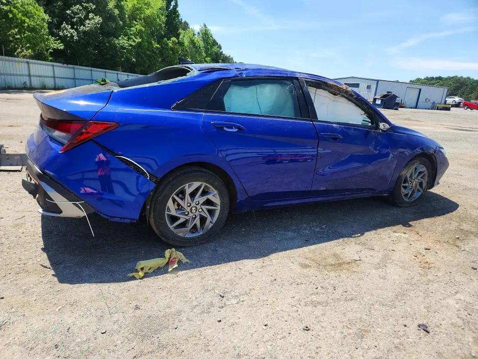 2024 HYUNDAI ELANTRA SEL  