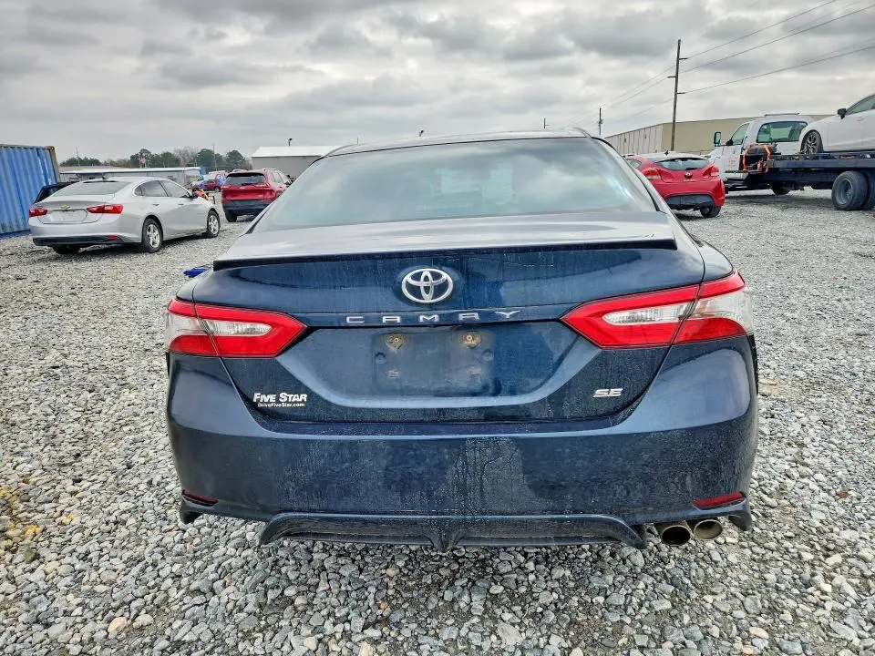 2018 TOYOTA CAMRY SE  