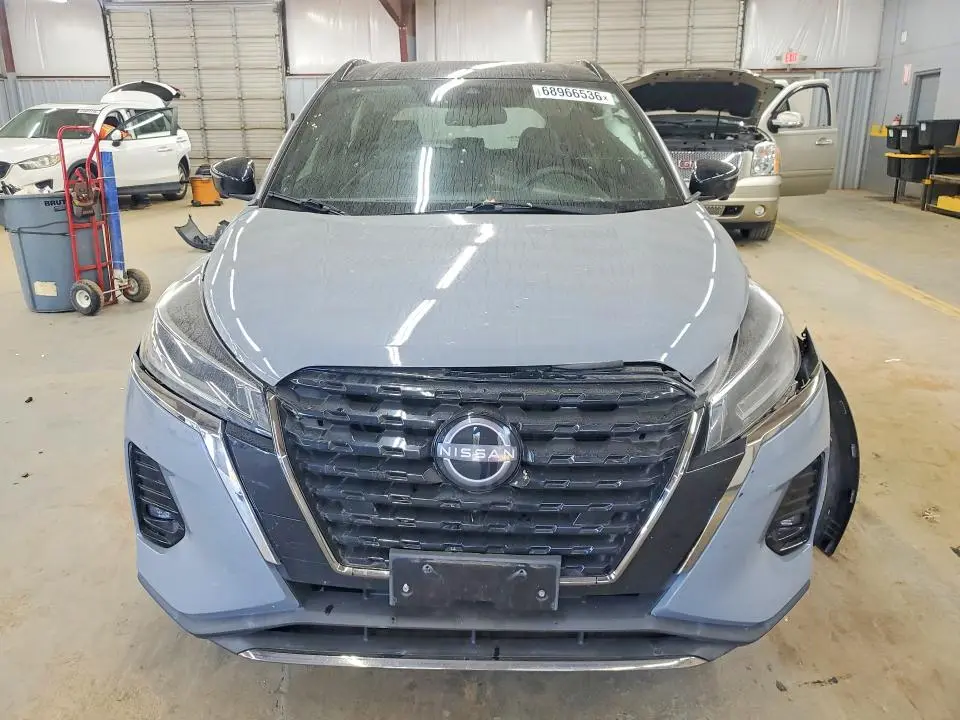 2022 NISSAN KICKS SR  