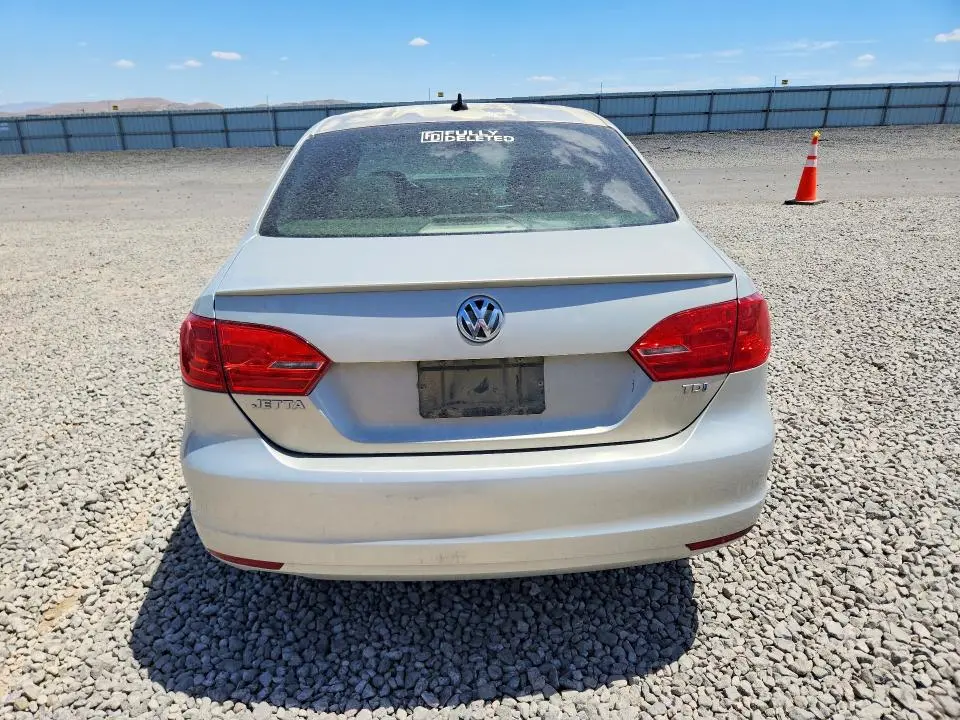 2012 VOLKSWAGEN JETTA   