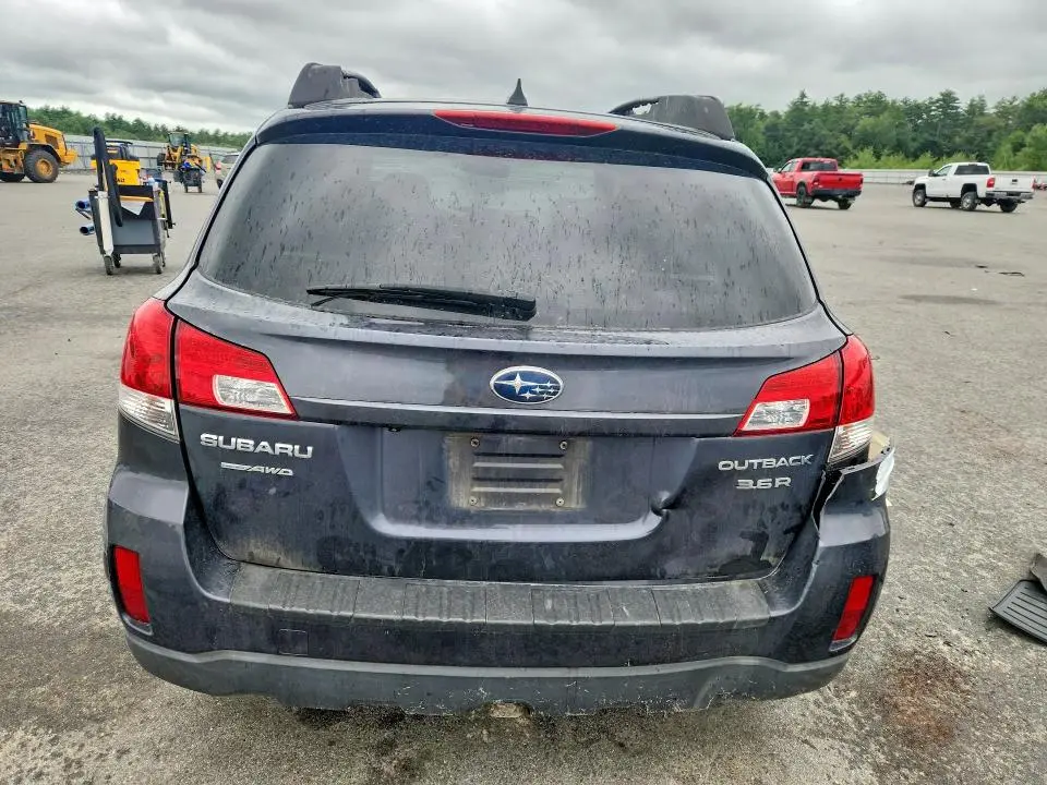 2011 SUBARU OUTBACK 3.6R LIMITED  