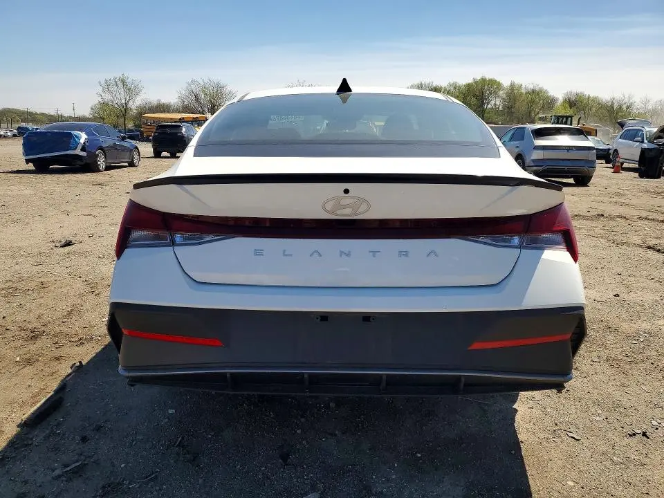 2025 HYUNDAI ELANTRA SEL SPORT  