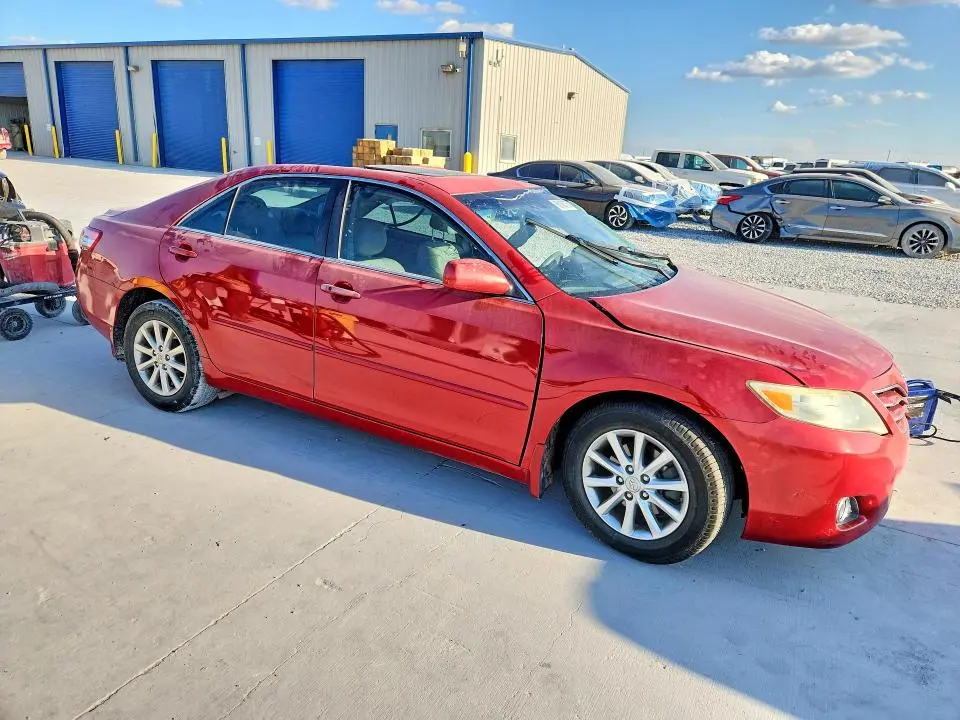 2011 TOYOTA CAMRY XLE V6  