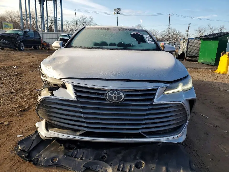2019 TOYOTA AVALON LIMITED  