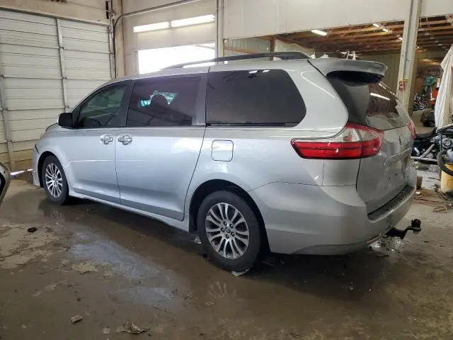 2019 TOYOTA SIENNA XLE  
